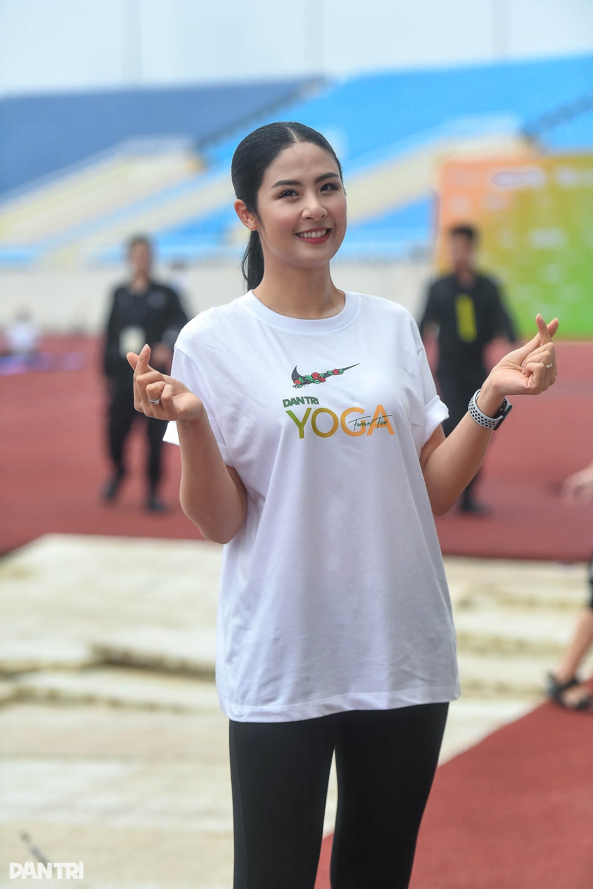 Dàn hoa hậu, á hậu khoe dáng xinh tươi tại Ngày hội yoga Dân trí - 15 Dàn hoa hậu, á hậu khoe dáng xinh tươi tại Ngày hội yoga Dân trí - 15