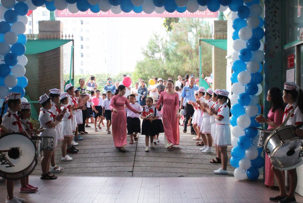 Vụ cô giáo xin tiền mua máy tính: Nhiều phụ huynh tạm dừng cho con tới lớp - 1 Vụ cô giáo xin tiền mua máy tính: Nhiều phụ huynh tạm dừng cho con tới lớp - 1