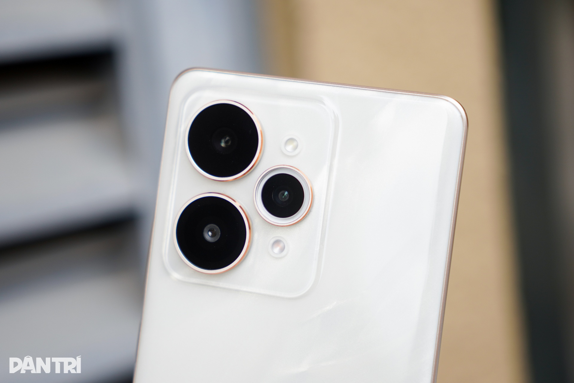 realme 15 Pro: Hiệu suất tốt, AI đa dạng nhưng thiết kế cần cải thiện - 14 realme 15 Pro: Hiệu suất tốt, AI đa dạng nhưng thiết kế cần cải thiện - 14