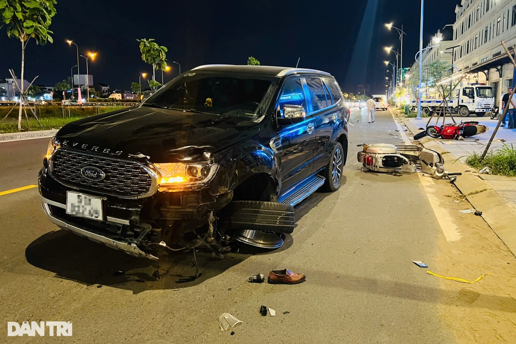 4 người cấp cứu sau tai nạn liên hoàn trên đường song hành cao tốc ở TPHCM - 1 4 người cấp cứu sau tai nạn liên hoàn trên đường song hành cao tốc ở TPHCM - 1