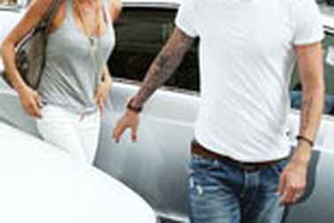 Beckham lãng mạn trong ngày sinh nhật vợ