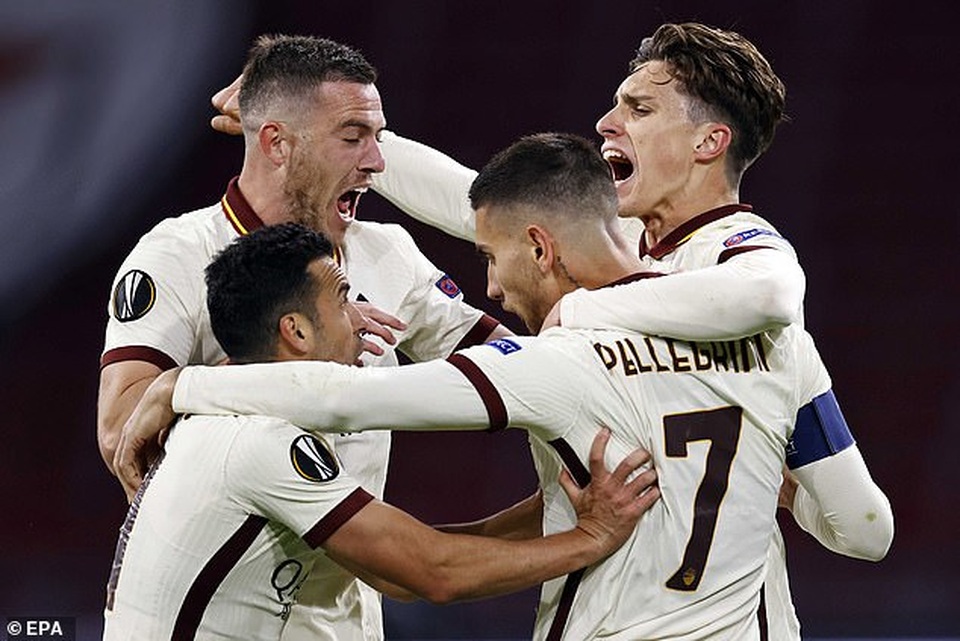 Man Utd mở toang cửa vào bán kết, Arsenal sảy chân đáng tiếc - 8 Man Utd mở toang cửa vào bán kết, Arsenal sảy chân đáng tiếc - 8