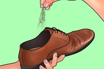 Dùng bã cà phê để khử mùi hôi trong nhà, giữ hoa tươi lâu