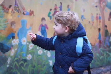 Ngày đầu “hoàng tử nhí Anh” đi mẫu giáo