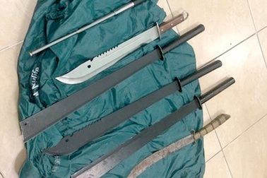 Vác mã tấu đi hỗn chiến từ mâu thuẫn giật đồ cúng cô hồn