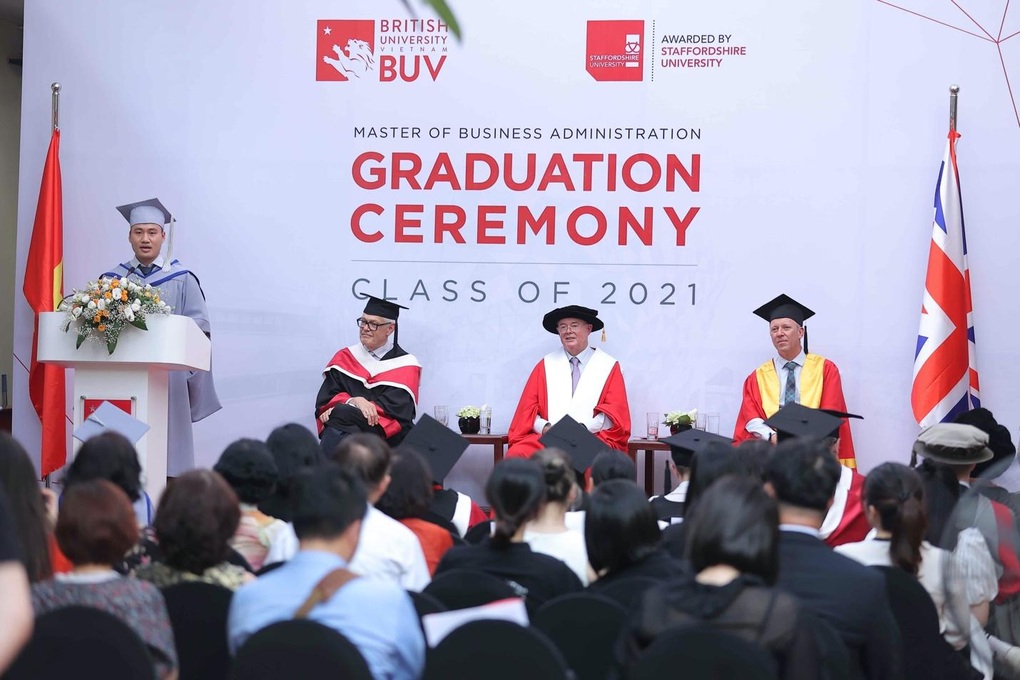 Lễ tốt nghiệp chương trình MBA của Anh quốc tại Việt Nam - 3 Lễ tốt nghiệp chương trình MBA của Anh quốc tại Việt Nam - 3