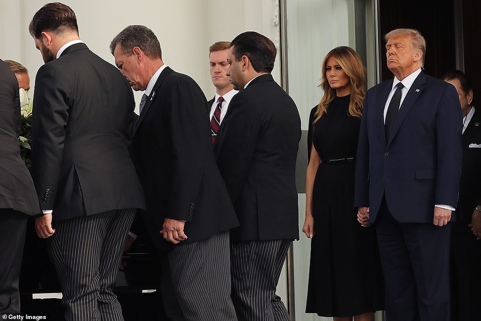 Ông Trump tổ chức tang lễ cho em trai tại Nhà Trắng - 7 Ông Trump tổ chức tang lễ cho em trai tại Nhà Trắng - 7