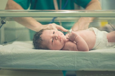 Con người sẽ như thế nào nếu sinh nở trong không gian?