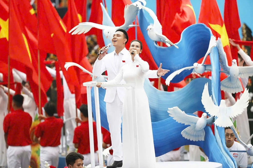 4/30~6일 연휴에 수백만 명의 사람들을 감동시킨 노래들 Những ca khúc khiến hàng triệu người xúc động trong đại lễ 30/4 - 6