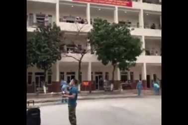 Thú vị tiết mục văn nghệ của các chiến sĩ trong khu cách ly tập trung