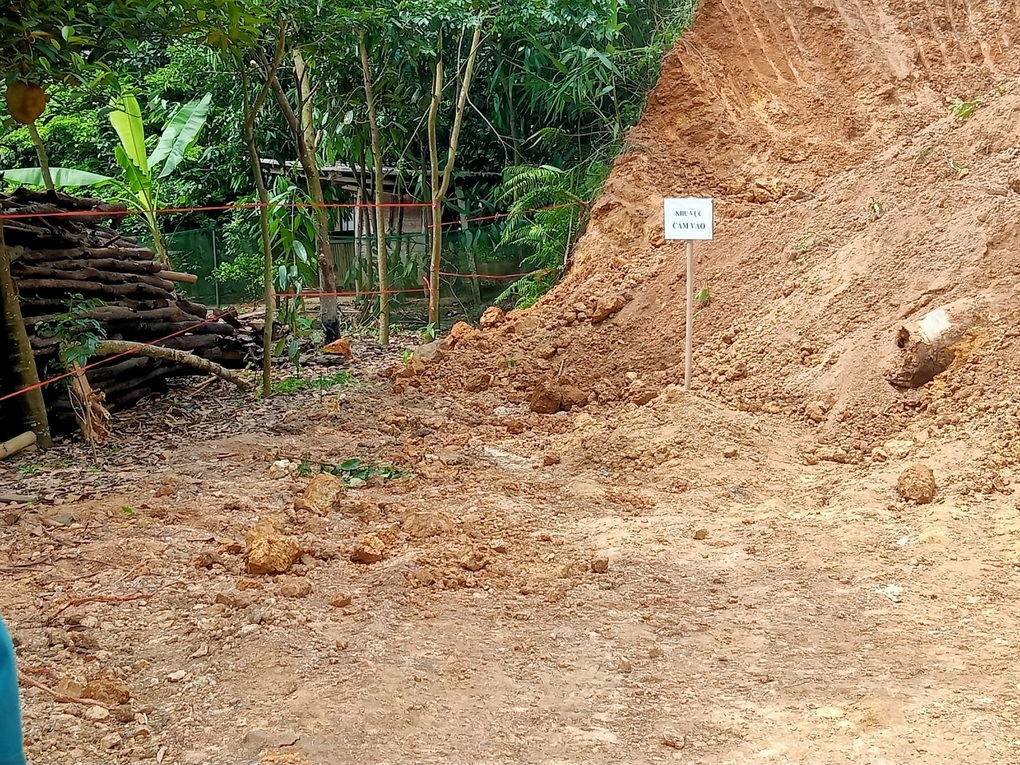 Phát hiện quả bom nặng 340kg khi san nền nhà - 2 Phát hiện quả bom nặng 340kg khi san nền nhà - 2