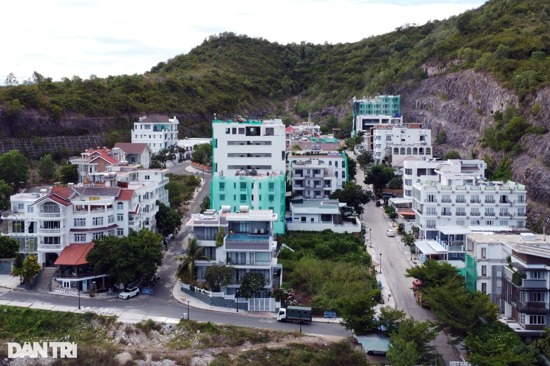 Xây vượt tầng, loạt biệt thự ở Nha Trang bị tháo dỡ - 3