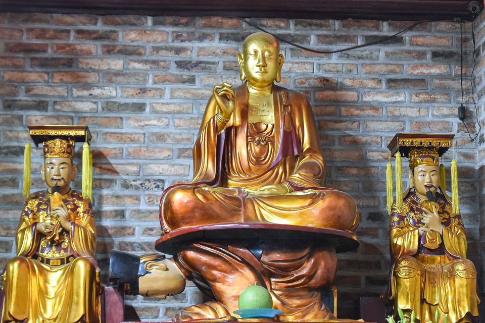 Kỳ lạ bức tượng Phật ngồi trên lưng vua độc nhất vô nhị ở Việt Nam - 4 Kỳ lạ bức tượng Phật ngồi trên lưng vua độc nhất vô nhị ở Việt Nam - 4