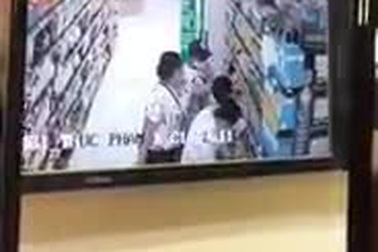 Clip ghi hình con trai Thanh Thuý - Đức Thịnh bị một nhóm dàn cảnh móc túi