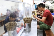 Hà Nội giãn cách quán cà phê, nhà hàng, dừng mọi hoạt động lễ hội