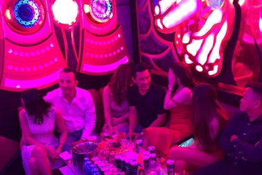 Bí mật bên trong các nhà hàng “bia ôm” ở Sài Gòn