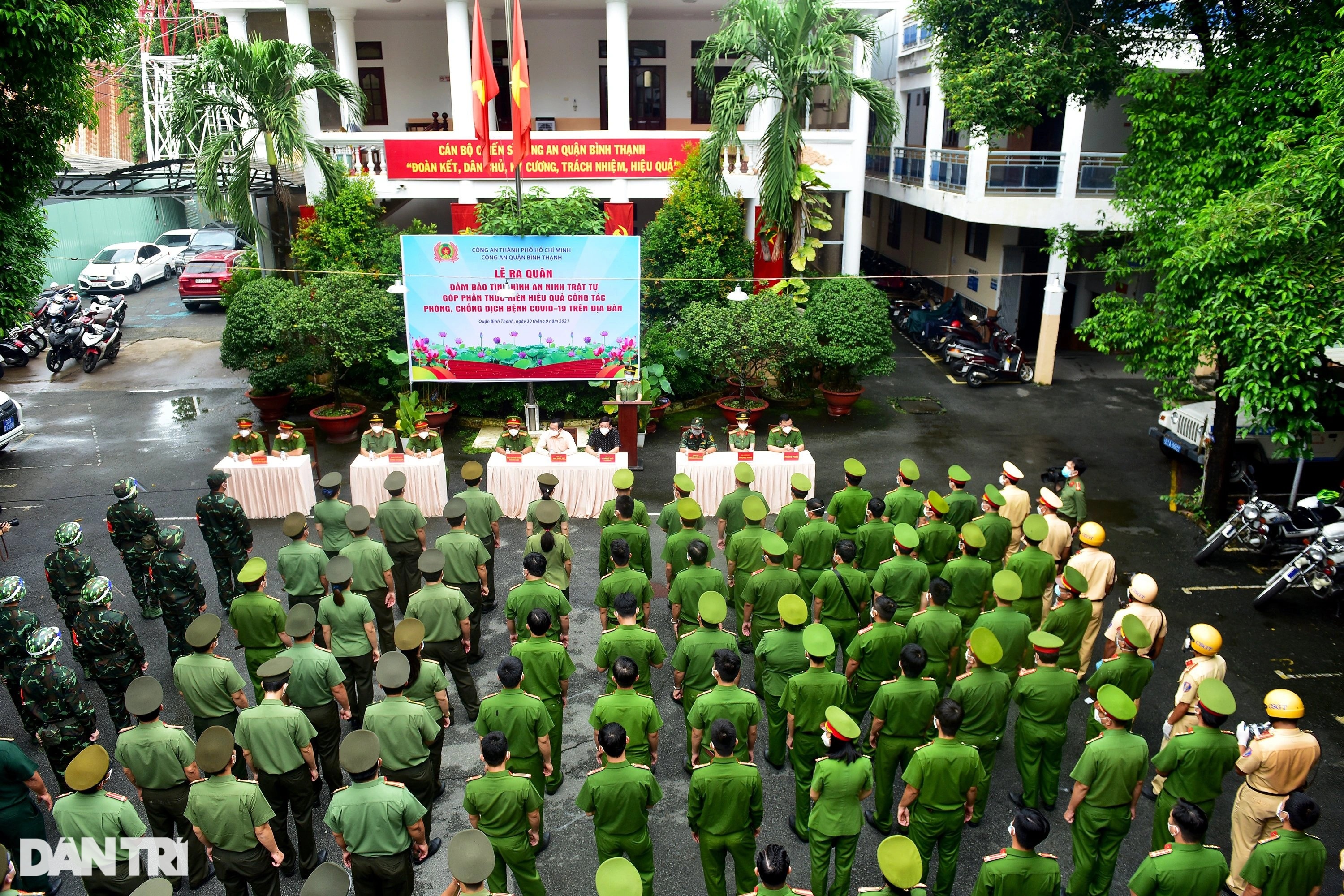 Tháo dỡ hàng loạt chốt chặn, rào chắn trên các tuyến đường trung tâm TPHCM - 13 Tháo dỡ hàng loạt chốt chặn, rào chắn trên các tuyến đường trung tâm TPHCM - 13