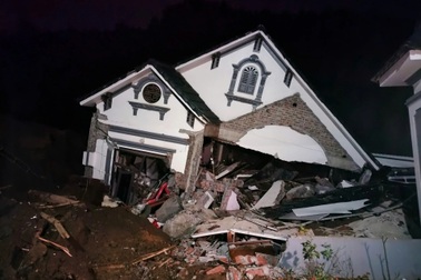 Vụ sạt lở ở Lào Cai: Hai cháu nhỏ thoát nạn nhờ ngủ nhà ông ngoại