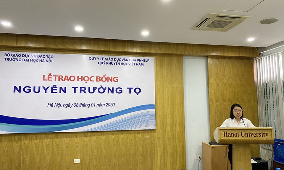 30 sinh viên nghèo vượt khó nhận học bổng Nguyễn Trường Tộ - 5 30 sinh viên nghèo vượt khó nhận học bổng Nguyễn Trường Tộ - 5