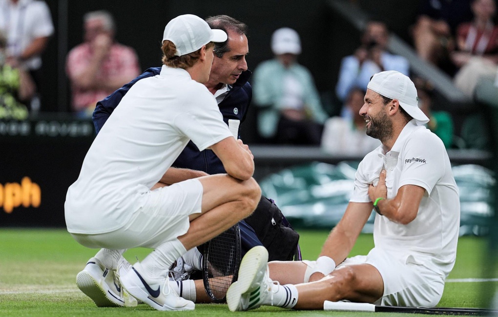 Dimitrov bỏ cuộc đáng tiếc, Sinner may mắn vào tứ kết Wimbledon - 1 Dimitrov bỏ cuộc đáng tiếc, Sinner may mắn vào tứ kết Wimbledon - 1