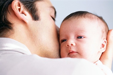 Chuyện dở khóc dở cười của chàng sinh viên sớm thành "bố trẻ con"