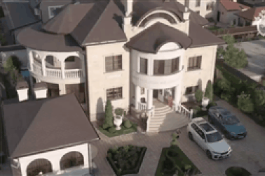 Choáng ngợp "cung điện dát vàng" của trùm cảnh sát "mafia" Nga