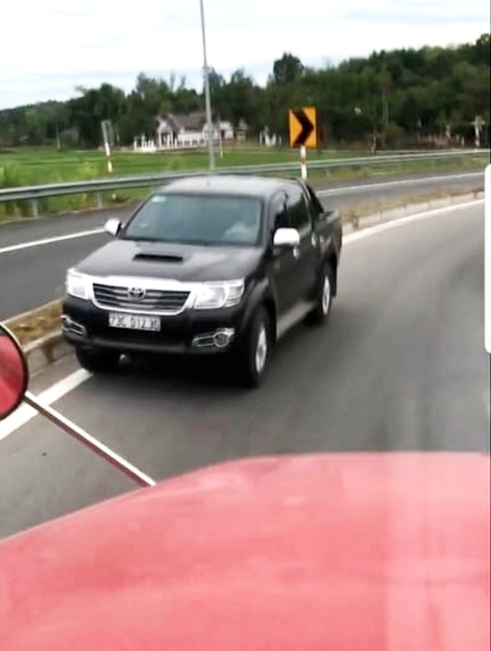 Lại phát hiện ô tô chạy ngược chiều trên cao tốc Đà Nẵng - Quảng Ngãi - 1