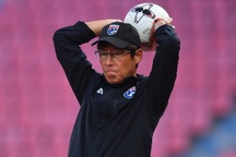 HLV Nishino lo Thái Lan không có tiền đạo để chạy đua với tuyển Việt Nam