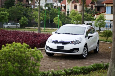 Xe KIA Rio bản sedan tại Việt Nam có gì? 