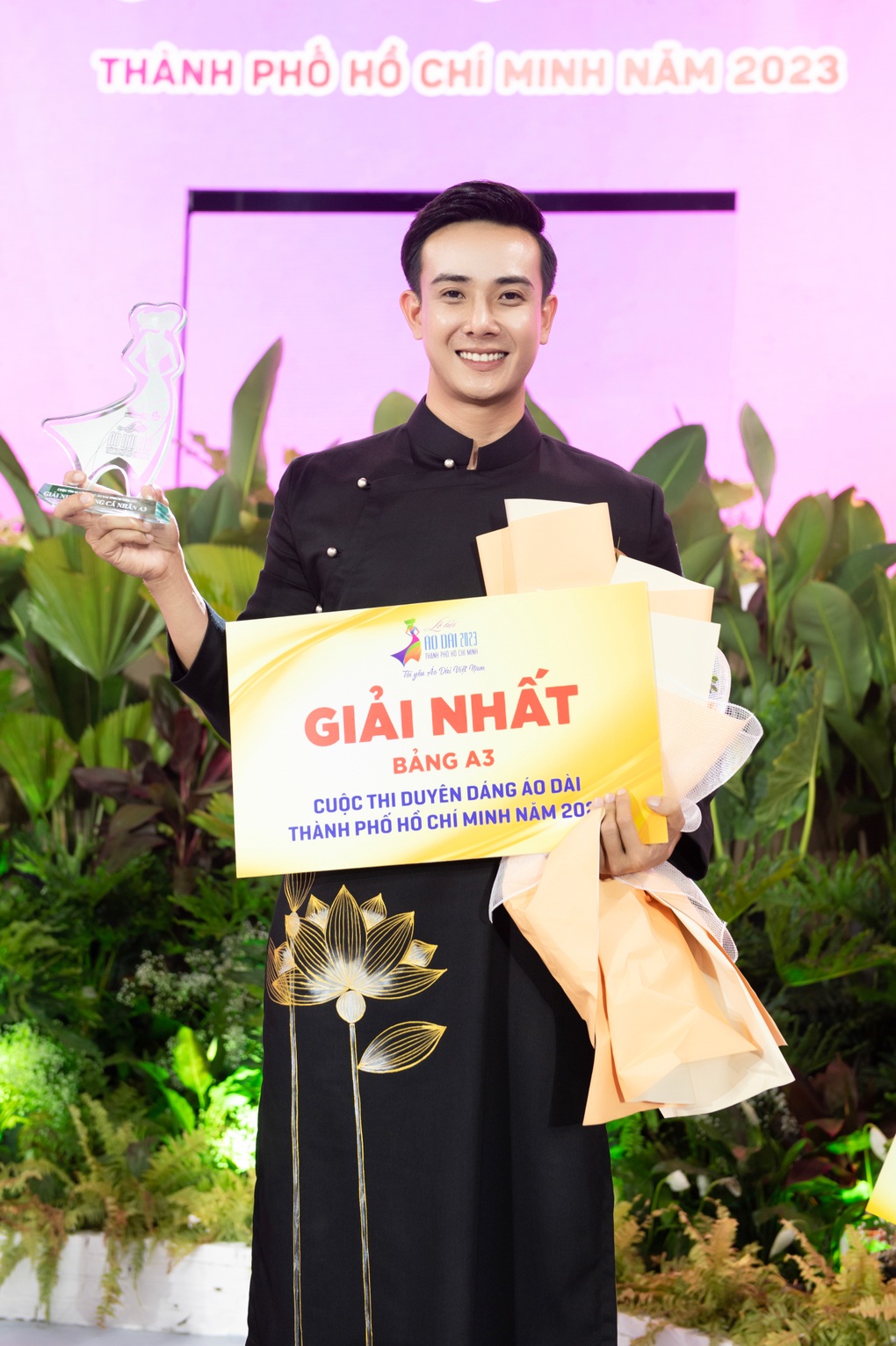 Nguyễn Đăng Khoa đăng quang Nam vương Áo dài TPHCM 2023 - 2