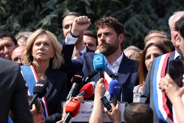 Các thị trưởng Pháp đồng loạt kêu gọi chống bạo loạn