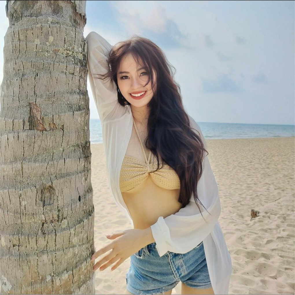 Á hậu 1 Đào Thị Hiền từng làm MC song ngữ, giấu gia đình đi thi nhan sắc - 6 Á hậu 1 Đào Thị Hiền từng làm MC song ngữ, giấu gia đình đi thi nhan sắc - 6