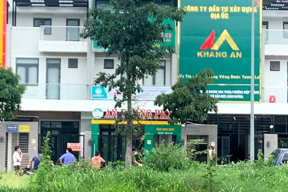 Hai người chết, một bị thương trong văn phòng công ty bất động sản - 1 Hai người chết, một bị thương trong văn phòng công ty bất động sản - 1