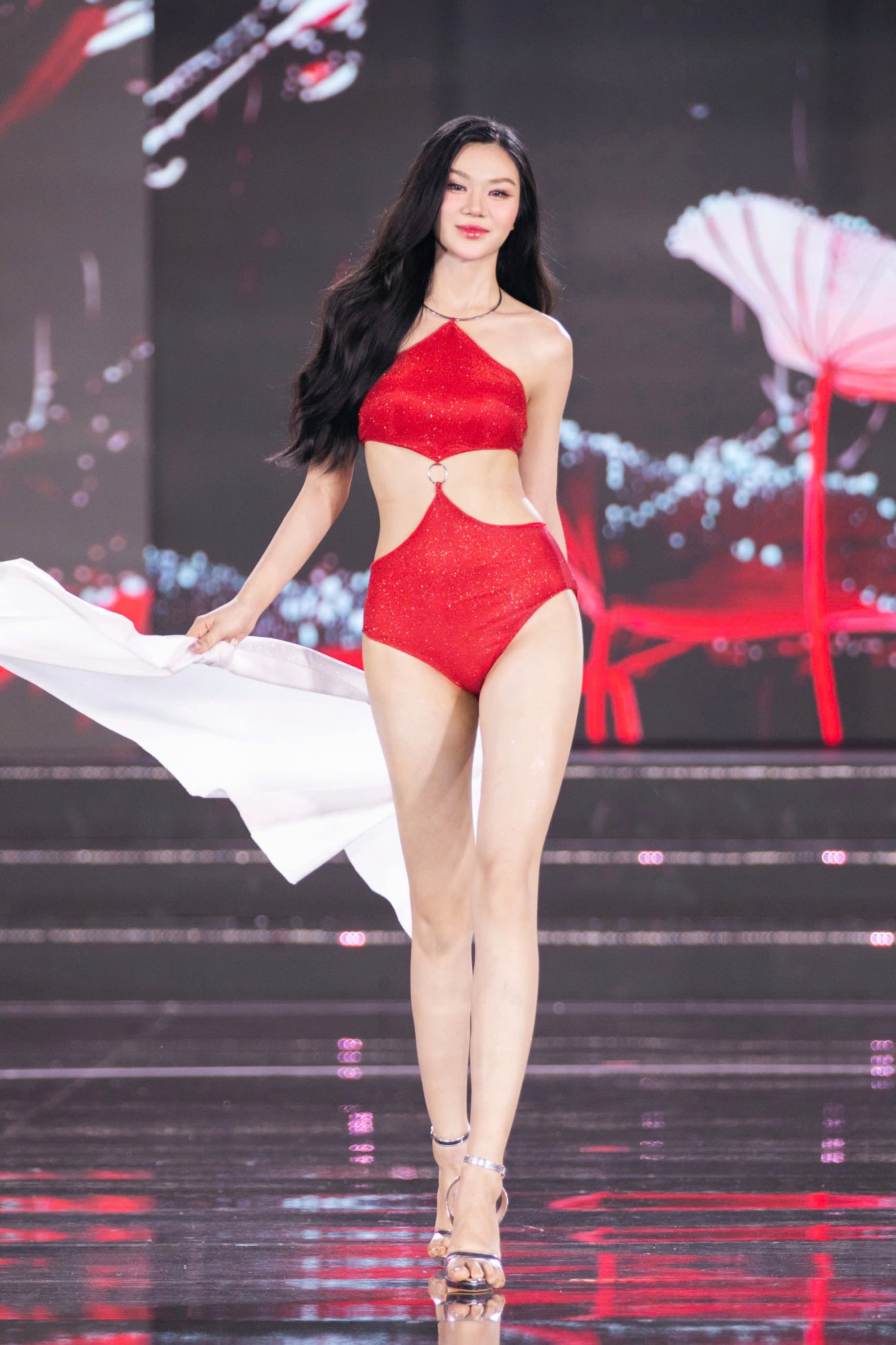 Màn trình diễn áo tắm của thí sinh Hoa hậu Quốc gia Việt Nam 2024 - 1 Màn trình diễn áo tắm của thí sinh Hoa hậu Quốc gia Việt Nam 2024 - 1