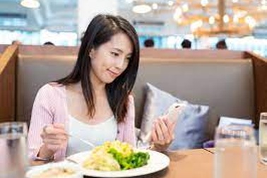 Người Nhật chi bao nhiêu tiền cho bữa trưa?