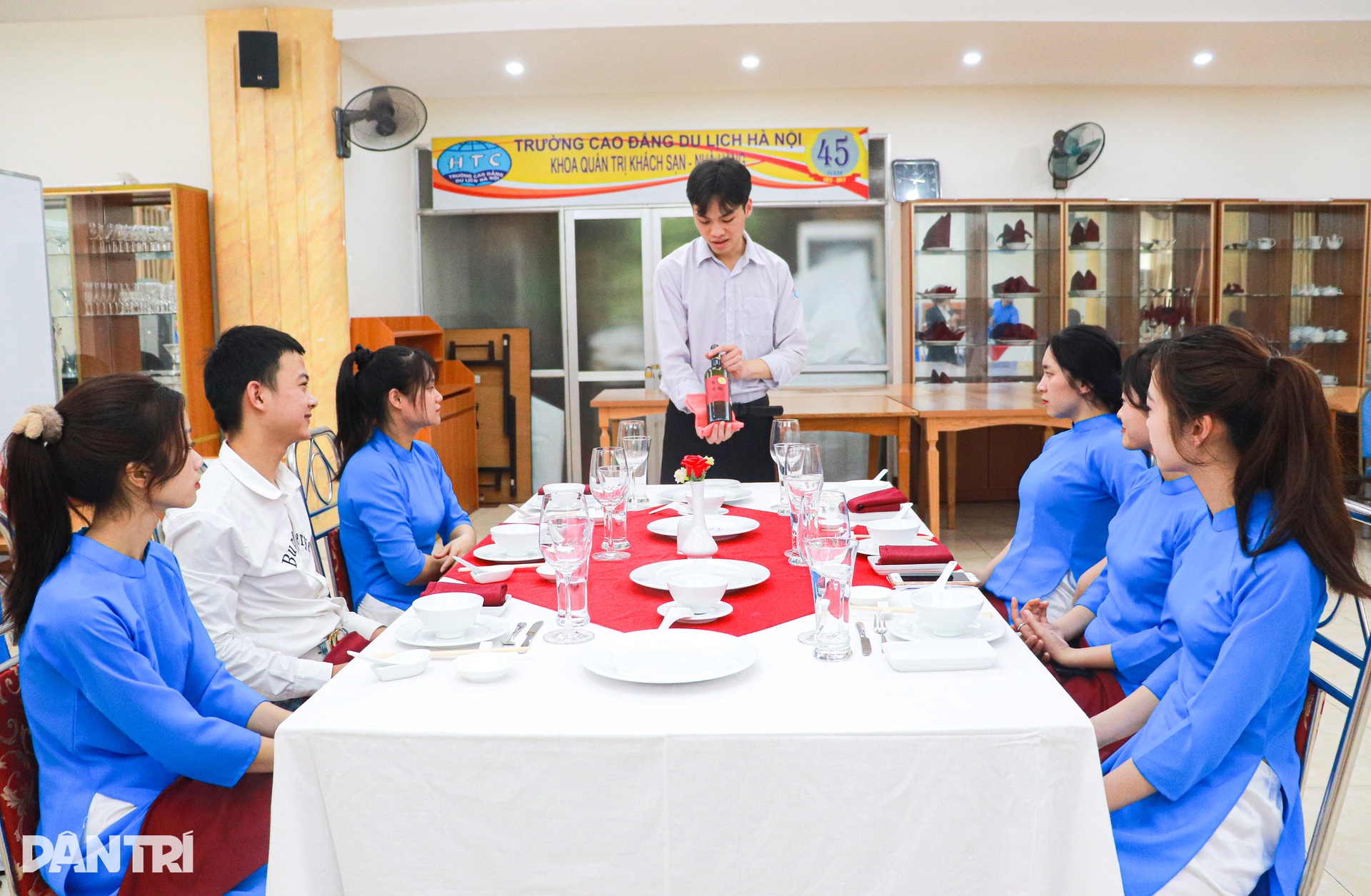Người trẻ là tín đồ ăn ngon, mặc đẹp thì chọn học nghề gì? - 1 Người trẻ là tín đồ ăn ngon, mặc đẹp thì chọn học nghề gì? - 1
