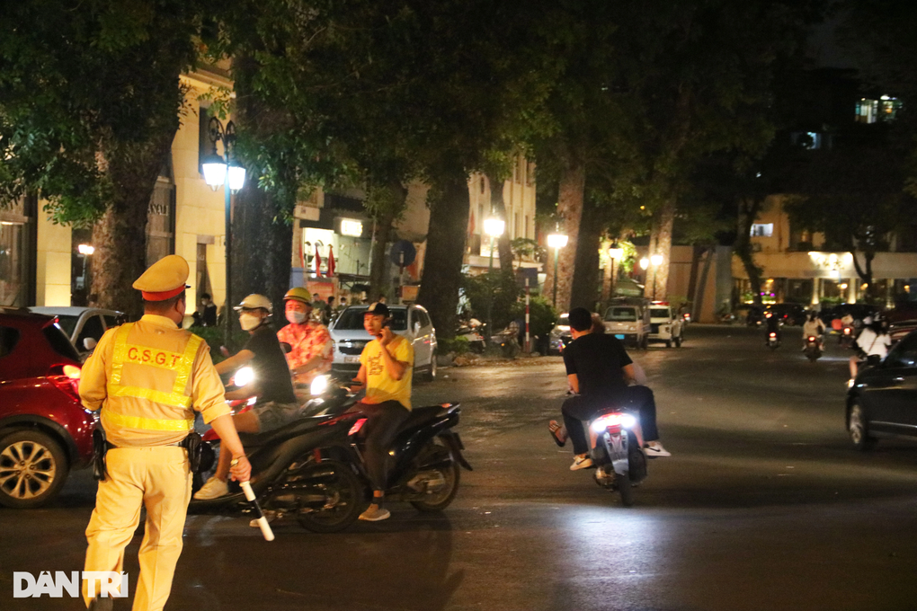 Hà Nội: Cảnh sát vây bắt 18 đối tượng nẹt pô, rú ga - 1
