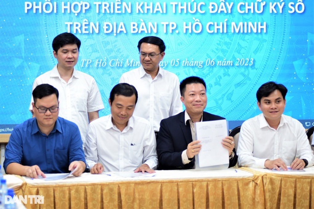 TPHCM cấp chữ ký số miễn phí cho người dân - 1 TPHCM cấp chữ ký số miễn phí cho người dân - 1