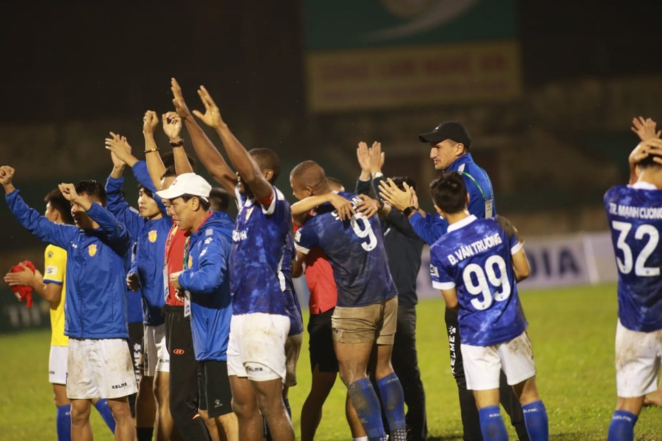 Người trong cuộc nói gì sau khi cuộc đua trụ hạng V-League ngã ngũ? - 2 Người trong cuộc nói gì sau khi cuộc đua trụ hạng V-League ngã ngũ? - 2