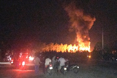 Nổ "như bom" tại khu chiết xuất gas, lửa bùng lên dữ dội