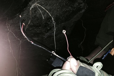 Nghi phạm giết 4 người dùng “độc chiêu” sạc pin điện thoại trong rừng