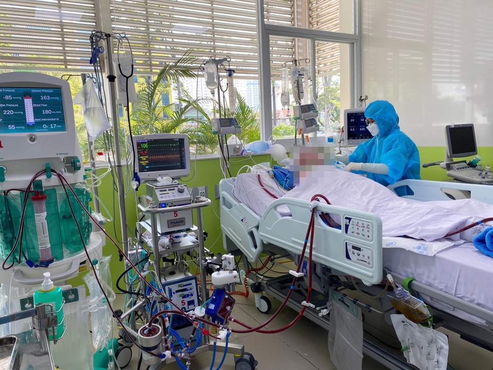 Phi công người Anh nhiễm Covid-19 đã hiểu, làm được theo lời bác sĩ - 2 Phi công người Anh nhiễm Covid-19 đã hiểu, làm được theo lời bác sĩ - 2