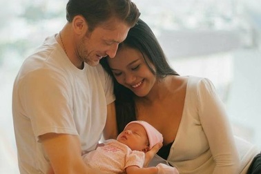 Phương Vy: “Điều kì diệu tuyệt đẹp là được làm mẹ”