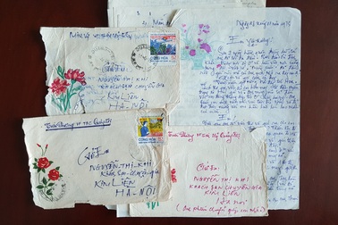 Nhiều cựu binh nghẹn ngào khi đọc lại 300 lá thư của đồng đội trong thời chiến