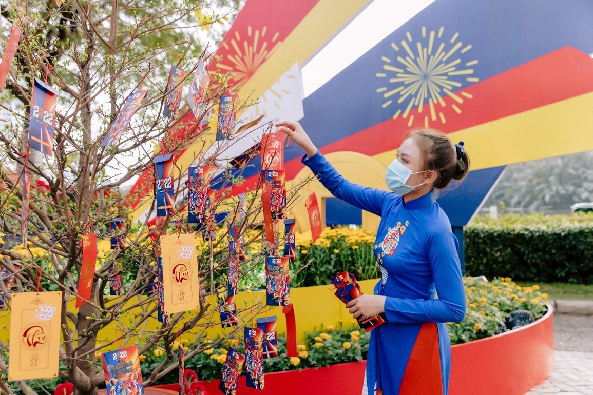 Ngắm mãnh hổ bùng nổ sắc màu tại Hội hoa xuân Phú Mỹ Hưng - 10 Ngắm mãnh hổ bùng nổ sắc màu tại Hội hoa xuân Phú Mỹ Hưng - 10