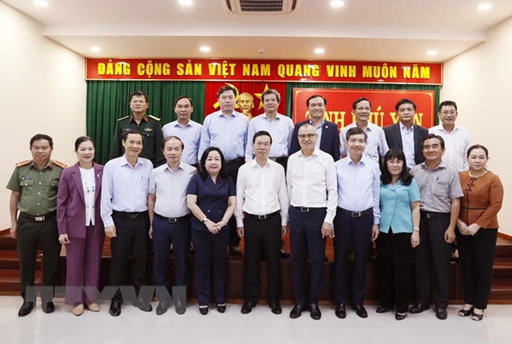 Phú Yên cần tập trung phát triển trên nền tảng các thế mạnh đặc thù - 2 Phú Yên cần tập trung phát triển trên nền tảng các thế mạnh đặc thù - 2