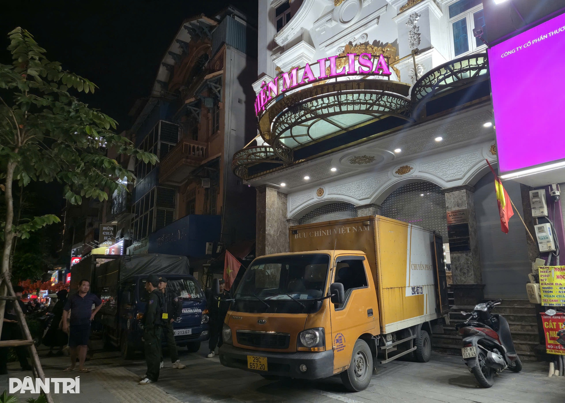 Cảnh sát chuyển hàng trăm thùng đồ rời Mailisa Hà Nội sau 7 tiếng làm việc - 10 Cảnh sát chuyển hàng trăm thùng đồ rời Mailisa Hà Nội sau 7 tiếng làm việc - 10