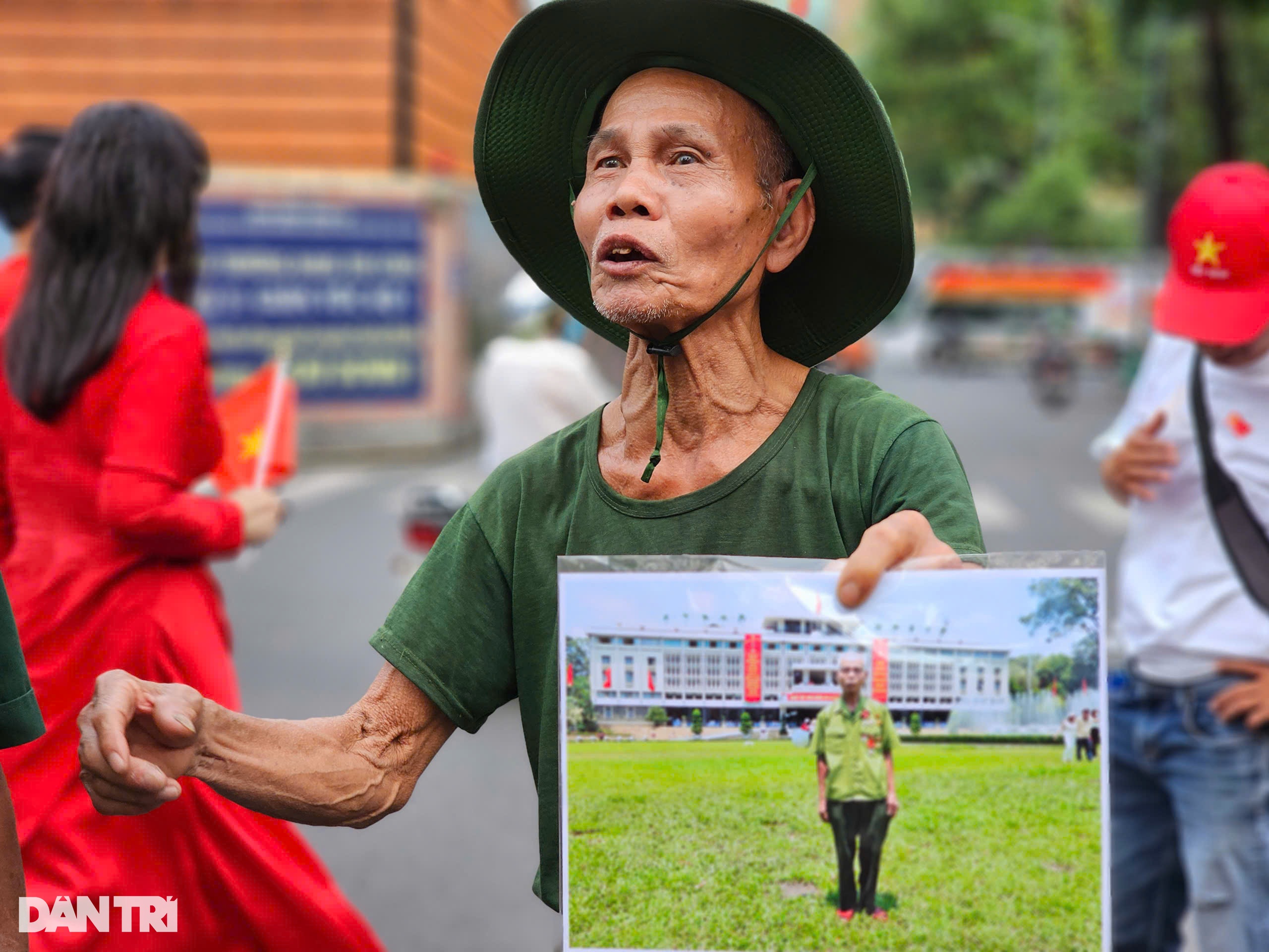 Cựu chiến binh: Tôi muốn thức trọn đêm nay để vui chung với thành phố này - 1 Cựu chiến binh: Tôi muốn thức trọn đêm nay để vui chung với thành phố này - 1