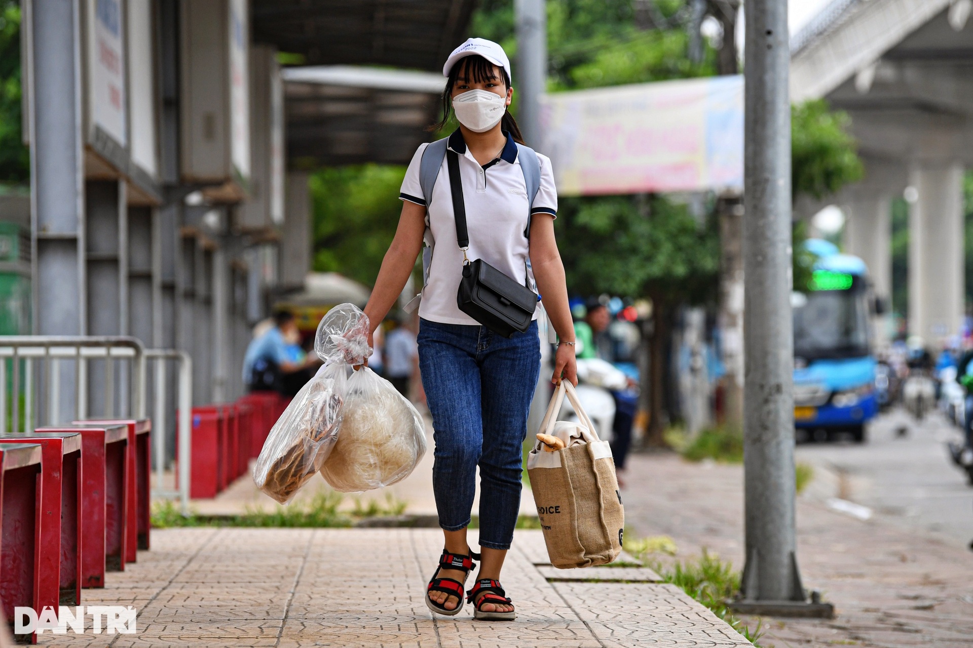 Giao thông cửa ngõ Hà Nội: Một ngả tắc, 2 ngả thông - 12 Giao thông cửa ngõ Hà Nội: Một ngả tắc, 2 ngả thông - 12