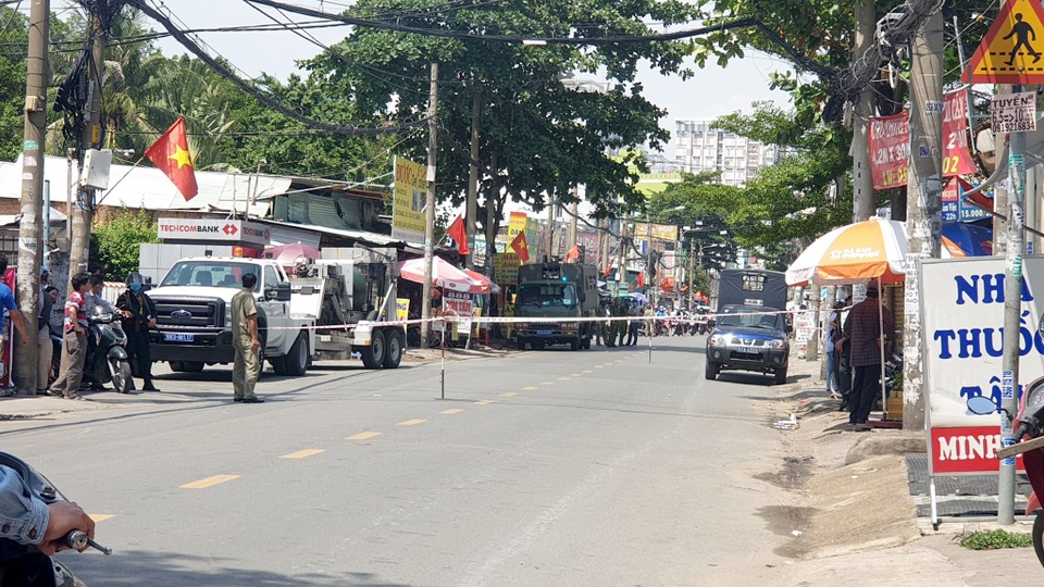 Công an phong toả cả đoạn đường vì... chiếc vali lạ - 1 Công an phong toả cả đoạn đường vì... chiếc vali lạ - 1